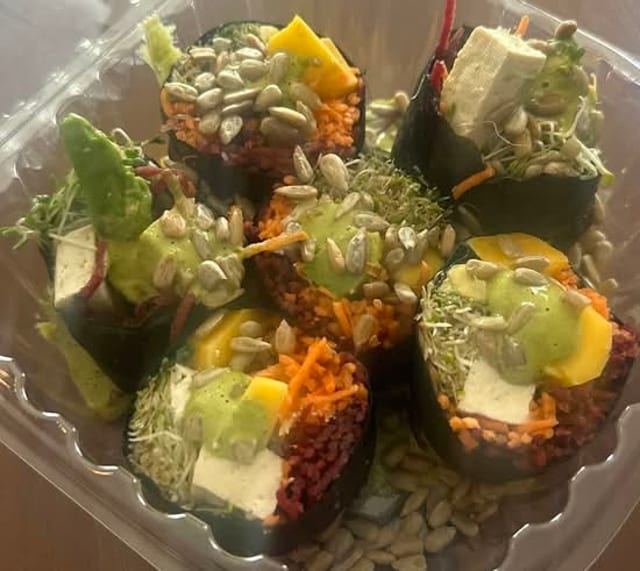 VEGGIE ROLL.