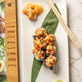 Salmon Roll - seaweed outside